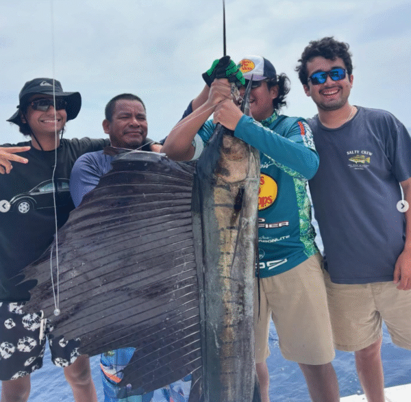 yate de lujo para pesca deportiva en altamar - Image 2